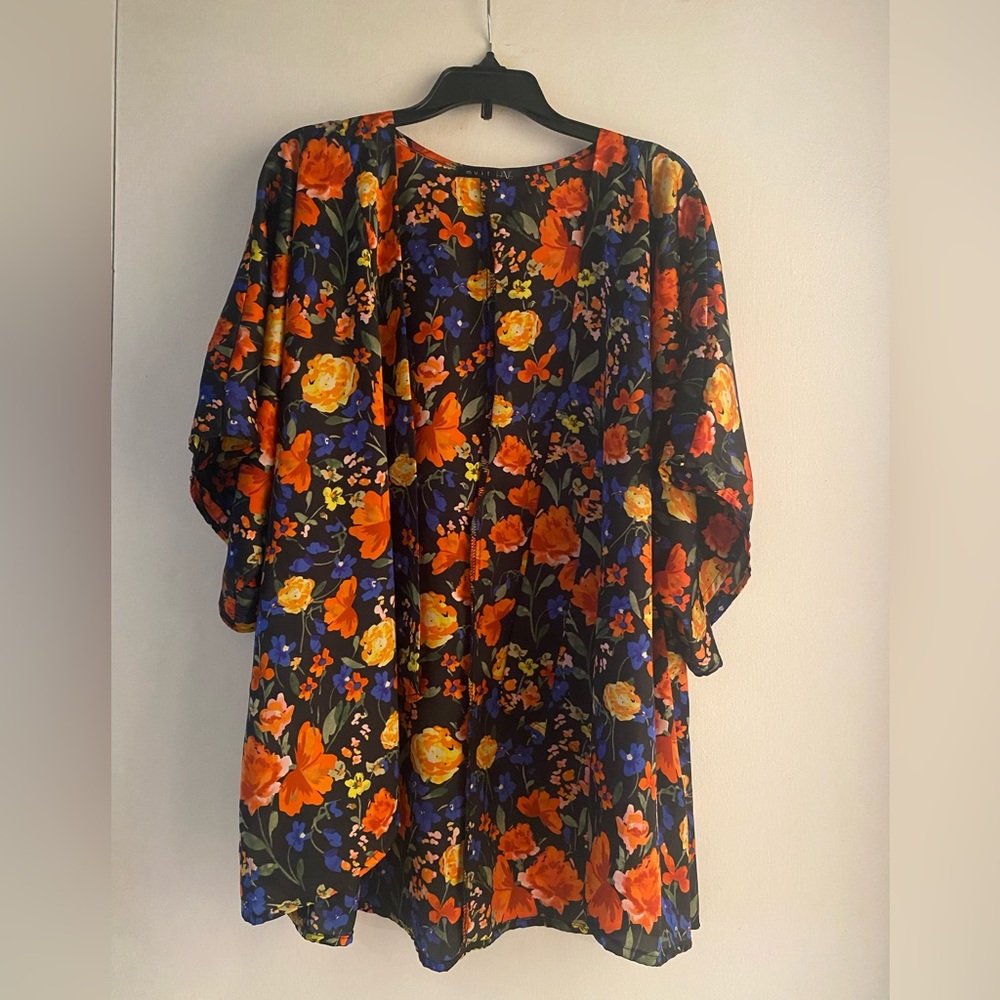 Flowered Kimono - Picture 2 of 4